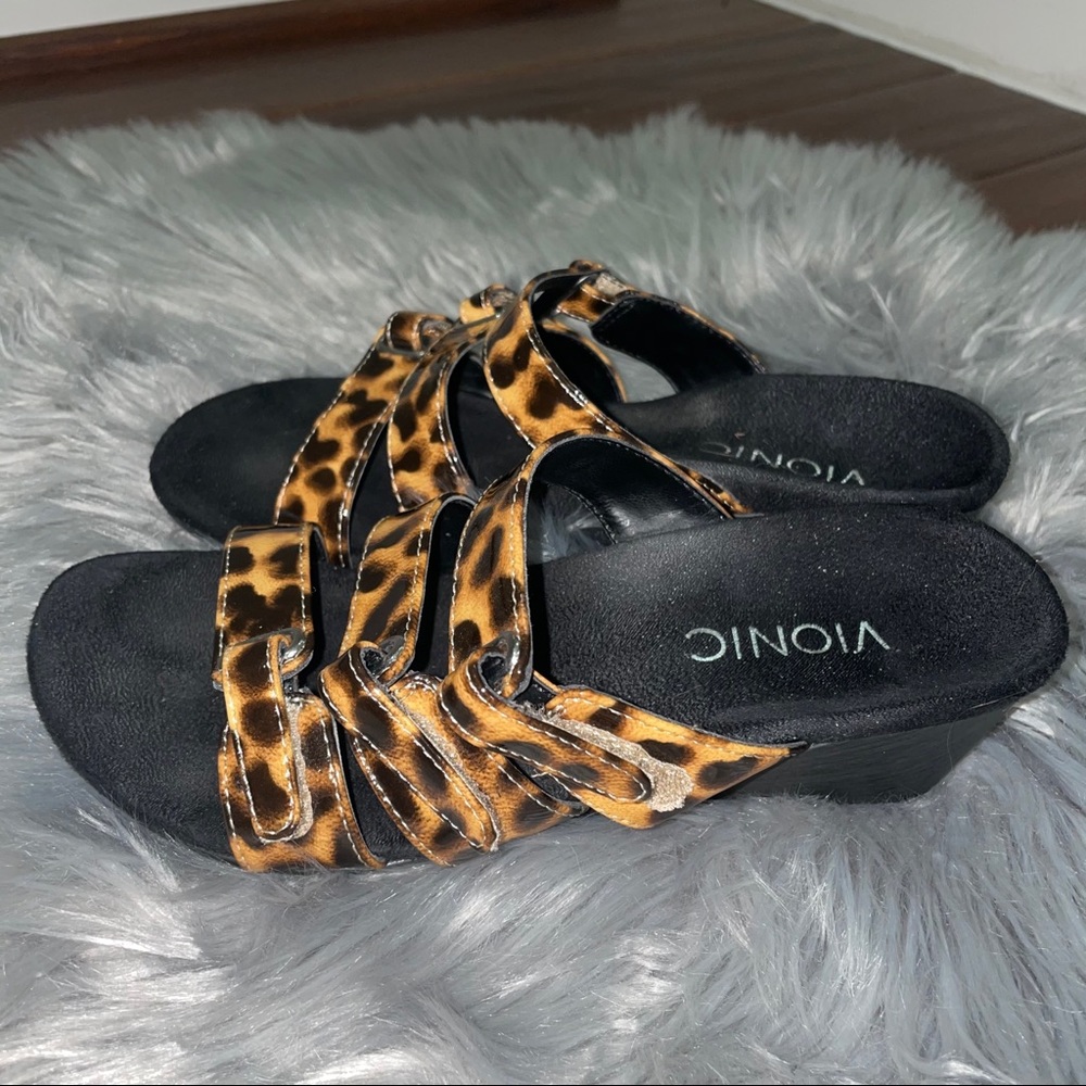 Vionic Dwyn Leopard Sandal Size 5